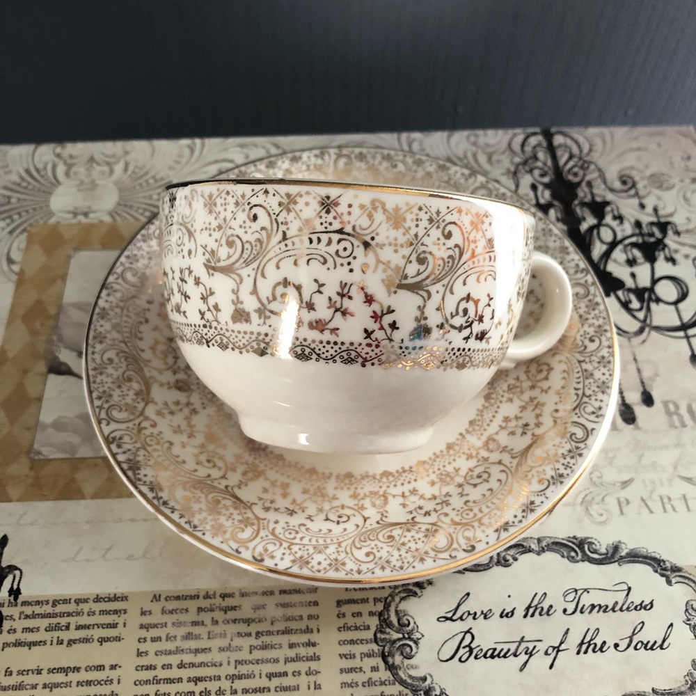 Parisian Center 22-k gold flat cup & saucer set